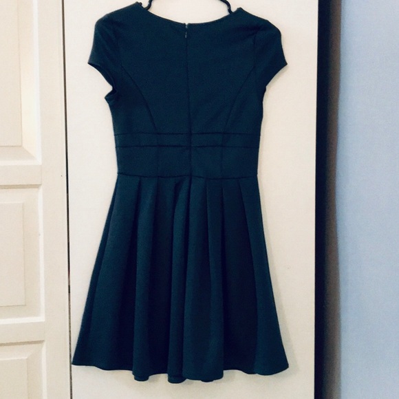 Lightly worn, office appropriate t-shirt dress - Picture 2 of 2